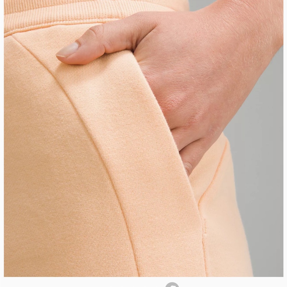 Lululemon Scuba High-Rise 5” short - Picture 3 of 8